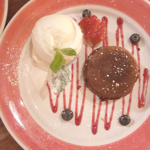 choco cake with vanilla ice cream